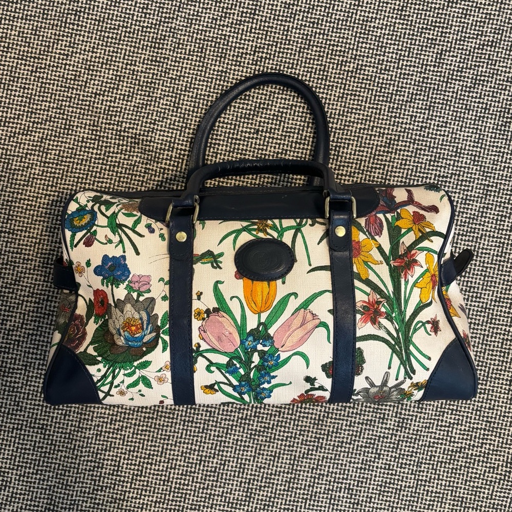 Gucci Floral Hobo Bag AS IS some peeling off inside due to age.